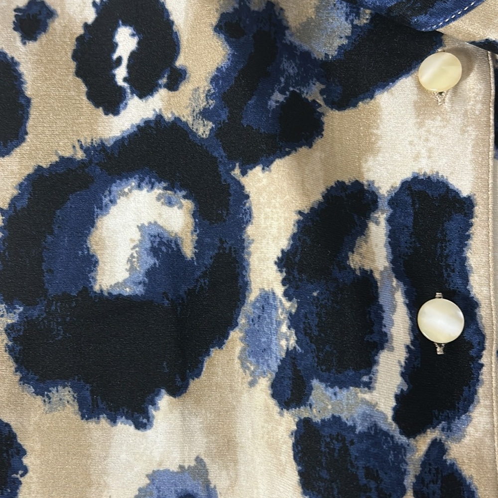 St. John Size Small Silk Blouse Button Front Scarf Accent Leopard Pattern Top - Picture 10 of 10